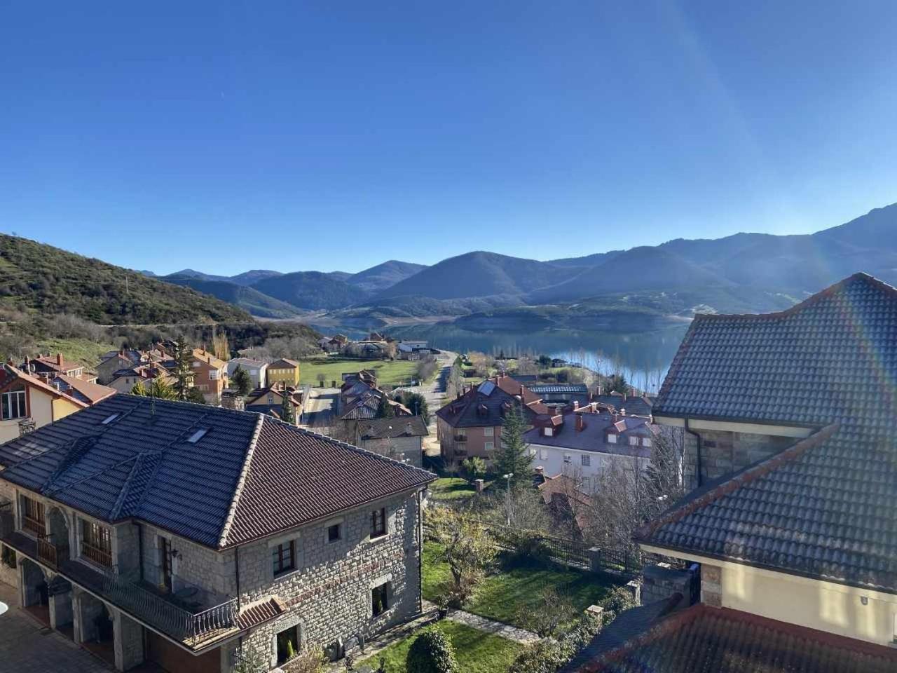 Mirador Solasierra Vistas A La Montana Y Pantano Riaño Dış mekan fotoğraf